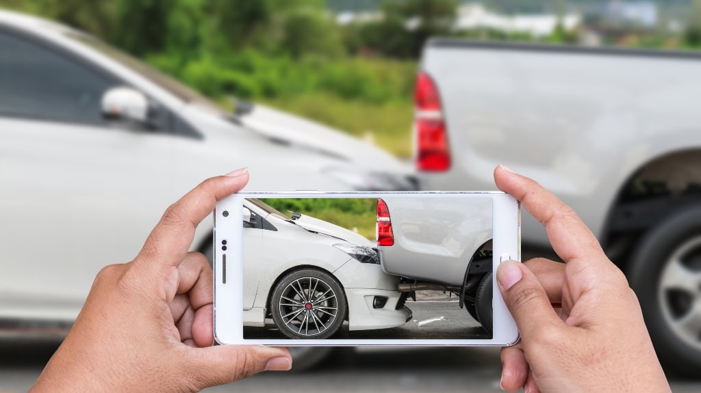 Can You Represent Yourself Following an Indianapolis Car Crash? person taking a photo of a car accident