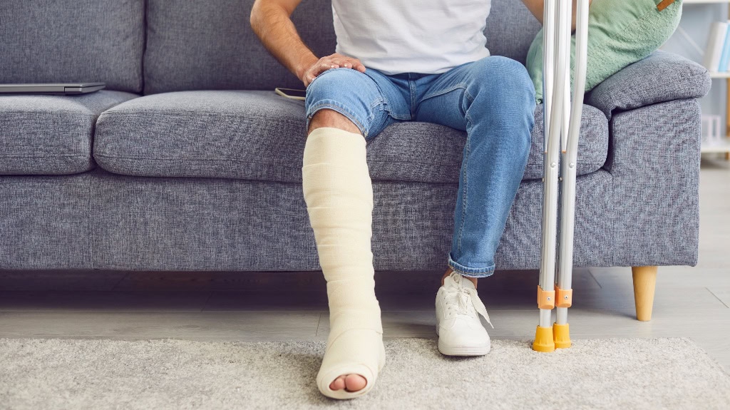 How Long After an Accident Can You Sue in Indiana? - Kaushal Law LLC Person with broken leg